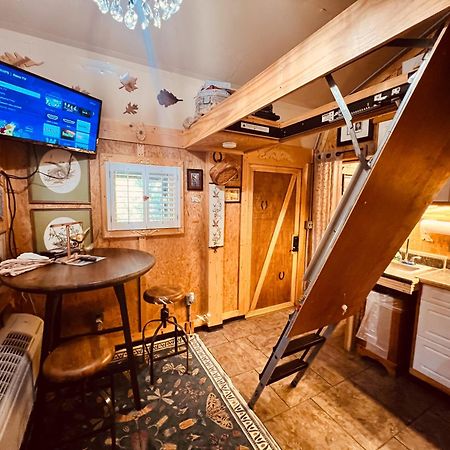Villa Tiny House, Wifi,Hot Tub,Secluded Cosby Esterno foto