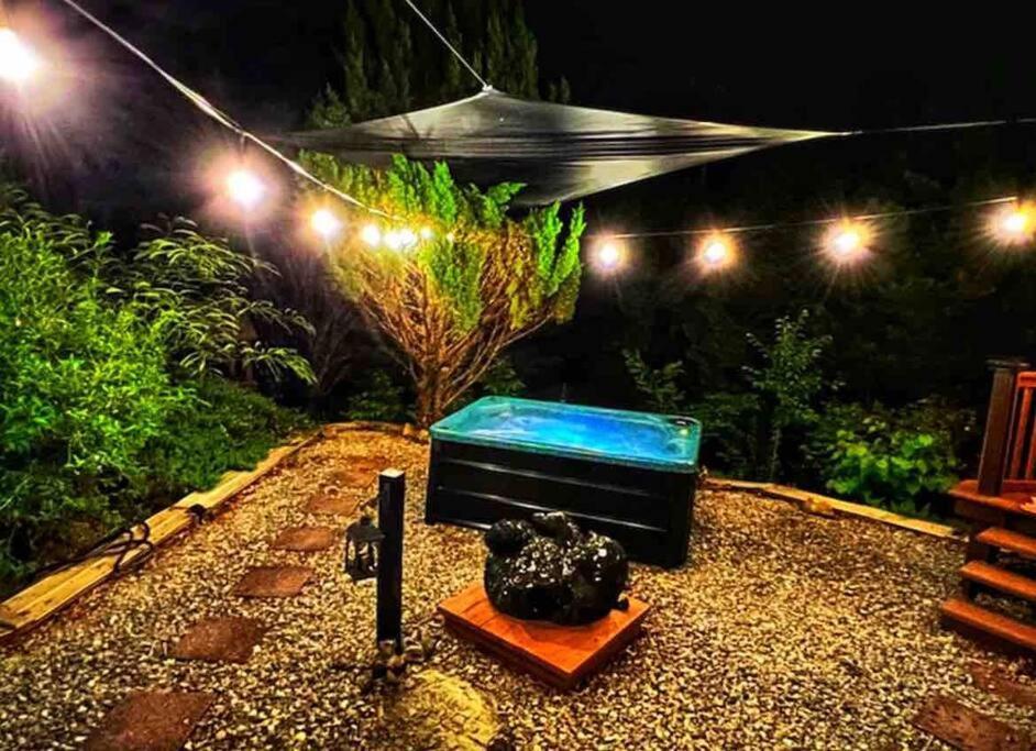 Villa Tiny House, Wifi,Hot Tub,Secluded Cosby Esterno foto