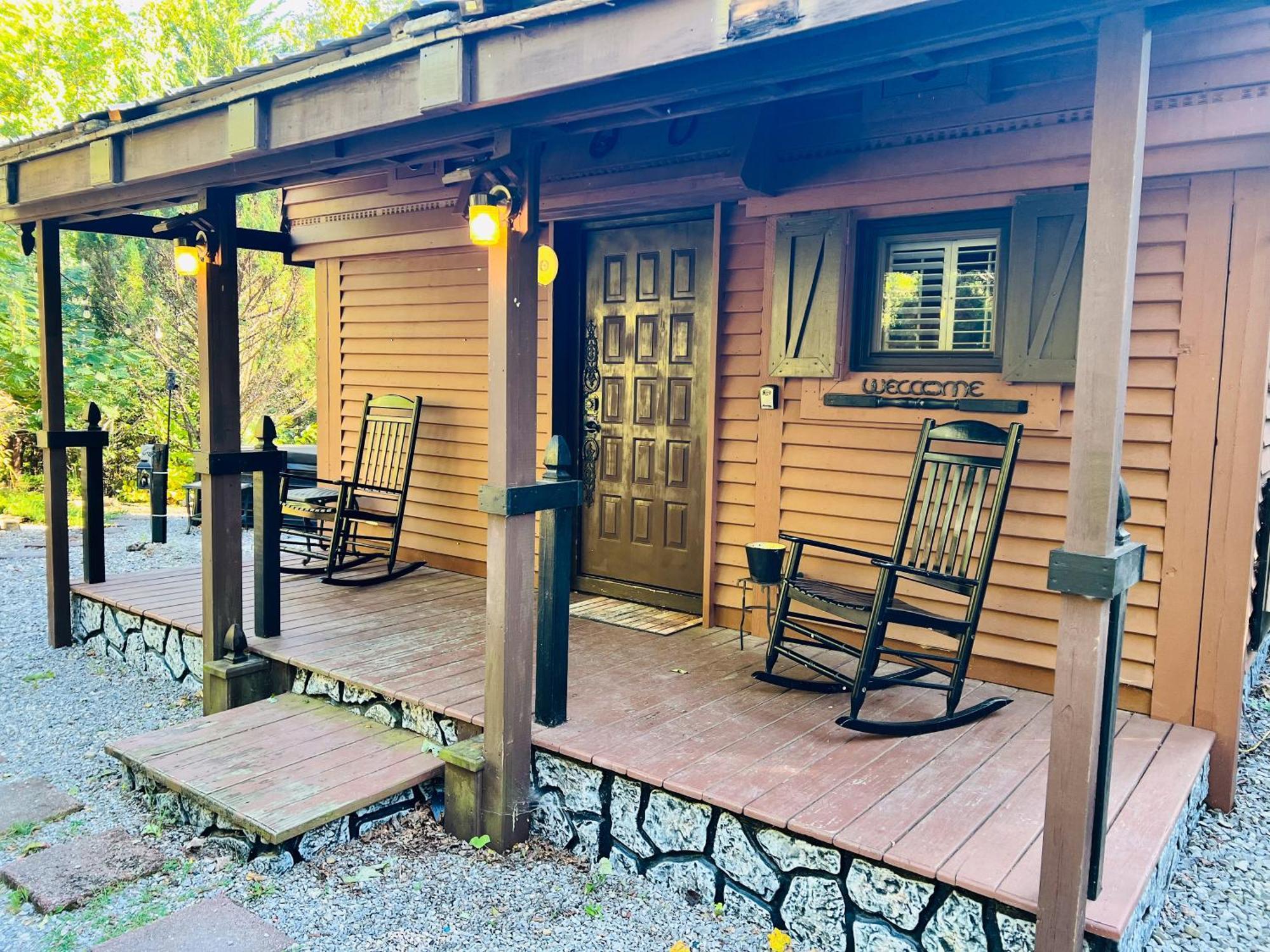 Villa Tiny House, Wifi,Hot Tub,Secluded Cosby Esterno foto
