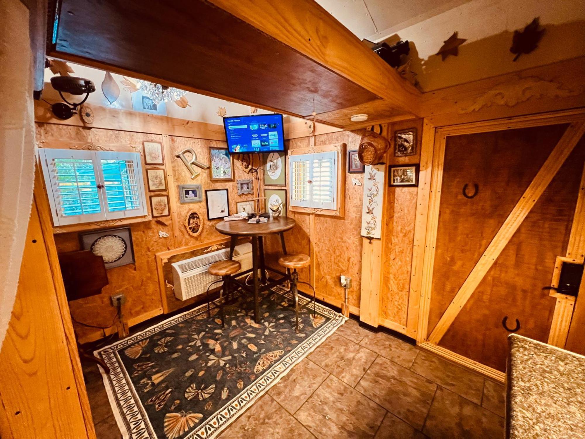 Villa Tiny House, Wifi,Hot Tub,Secluded Cosby Esterno foto